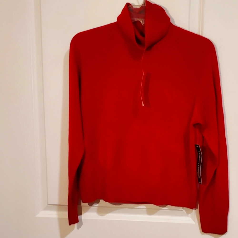 LADIES,NWT,DESIGNERS ORIGINAL SWEATER